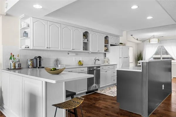 $299,900 | 351 Bay Village Drive, Irondequoit, NY 14609