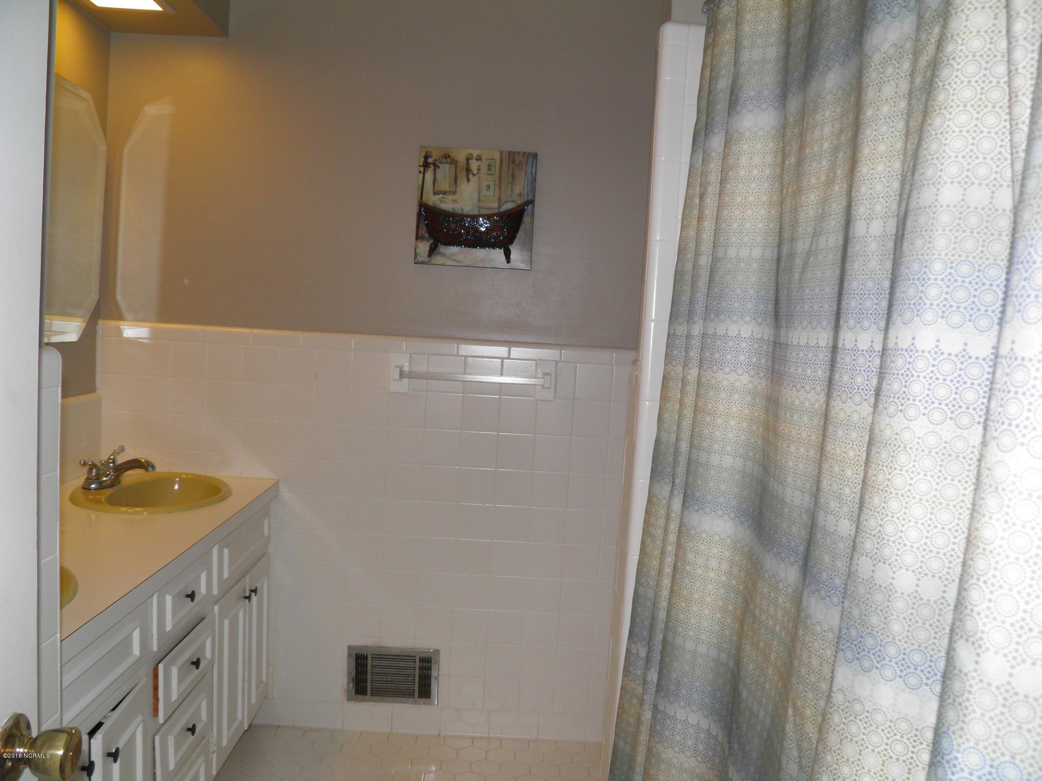 3704 Woodlawn Road Rocky Mount, NC 27804 - Photo 19 of 34 Hall bath