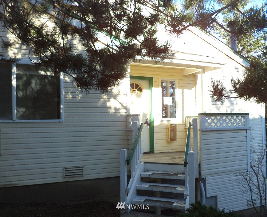 833 Southwest Sunset Boulevard, Unit C17 Renton, WA 98057 - Photo 1 of 15