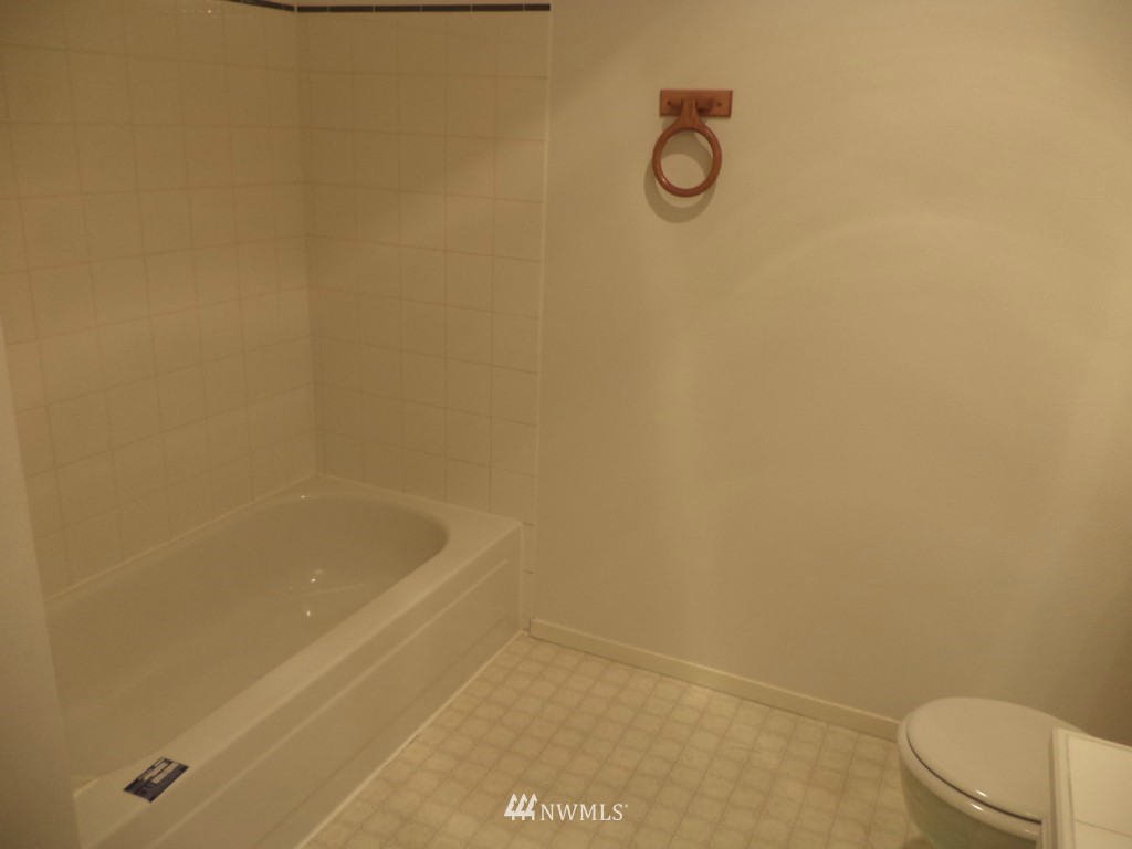 833 Southwest Sunset Boulevard, Unit C17 Renton, WA 98057 - Photo 11 of 15