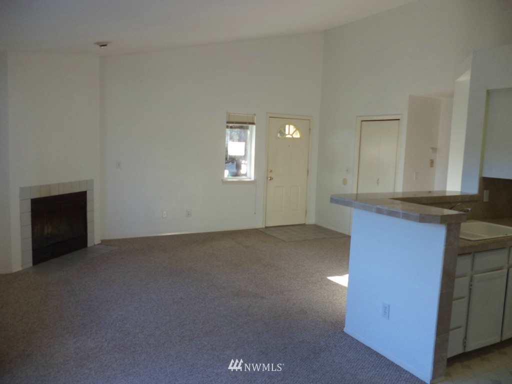 833 Southwest Sunset Boulevard, Unit C17 Renton, WA 98057 - Photo 3 of 15
