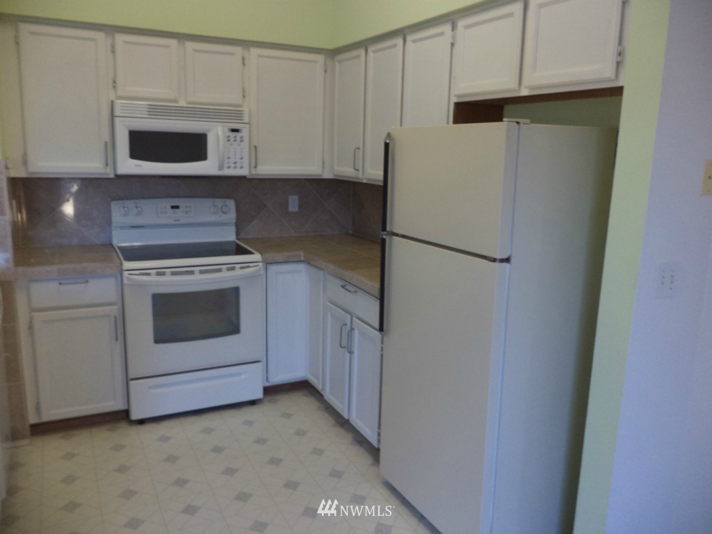 833 Southwest Sunset Boulevard, Unit C17 Renton, WA 98057 - Photo 6 of 15