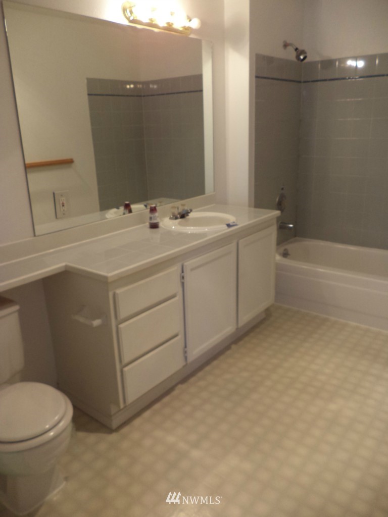833 Southwest Sunset Boulevard, Unit C17 Renton, WA 98057 - Photo 8 of 15