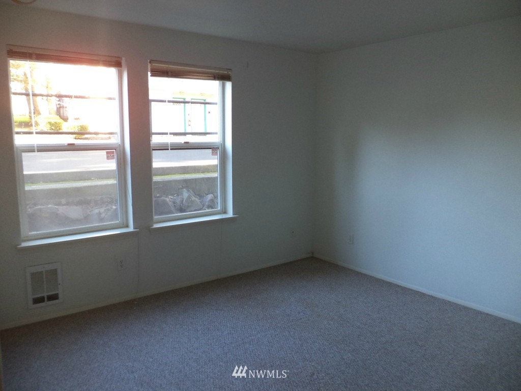 833 Southwest Sunset Boulevard, Unit C17 Renton, WA 98057 - Photo 9 of 15