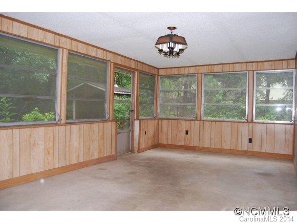 439 Rowland Rd. Swannanoa, NC 28778 - Photo 4 of 21 Gallery Image 4