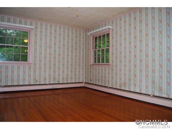 439 Rowland Rd. Swannanoa, NC 28778 - Photo 5 of 21 Gallery Image 5