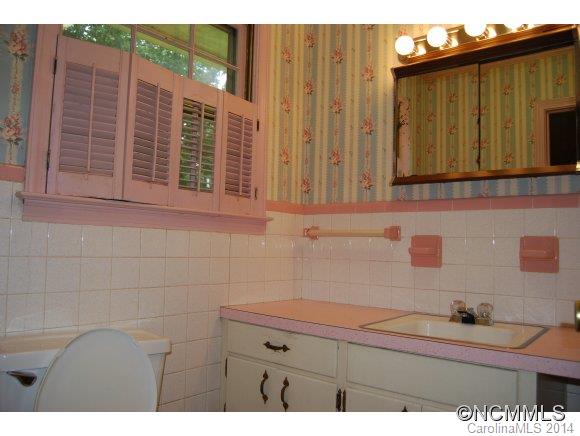 439 Rowland Rd. Swannanoa, NC 28778 - Photo 8 of 21 Gallery Image 8