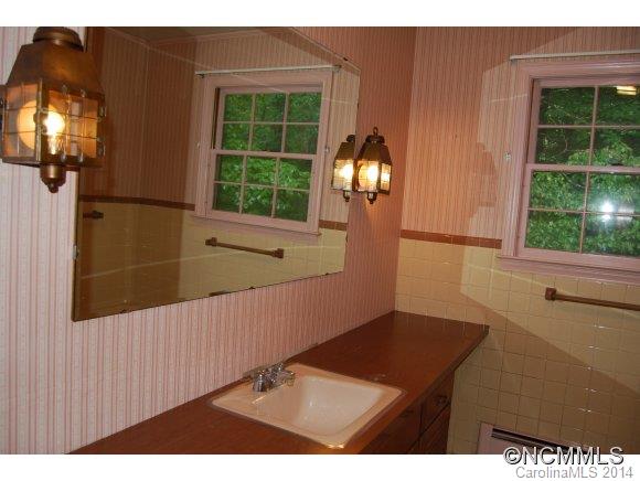 439 Rowland Rd. Swannanoa, NC 28778 - Photo 9 of 21 Gallery Image 9