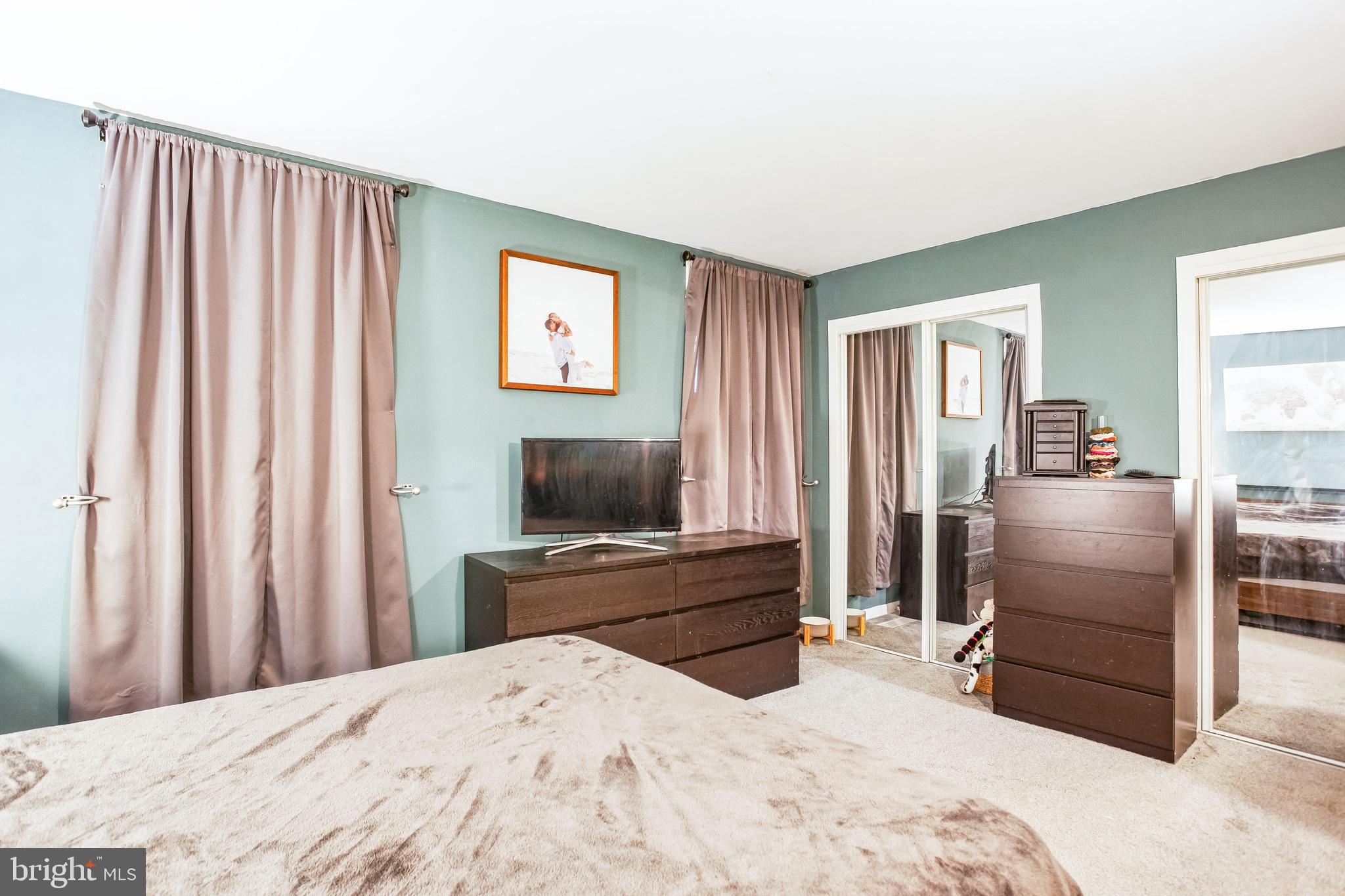 9268 Angus Place Philadelphia, PA 19114 - Photo 17 of 32