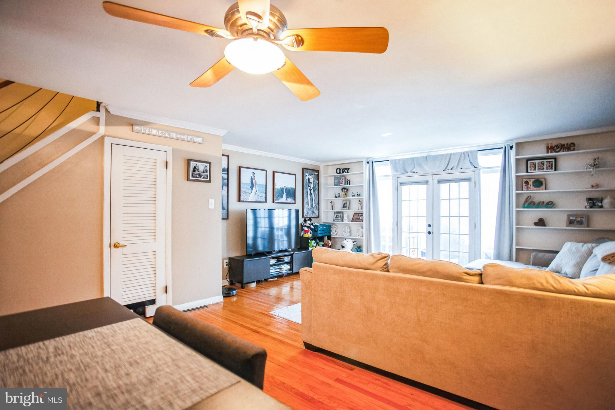 9268 Angus Place Philadelphia, PA 19114 - Photo 3 of 32
