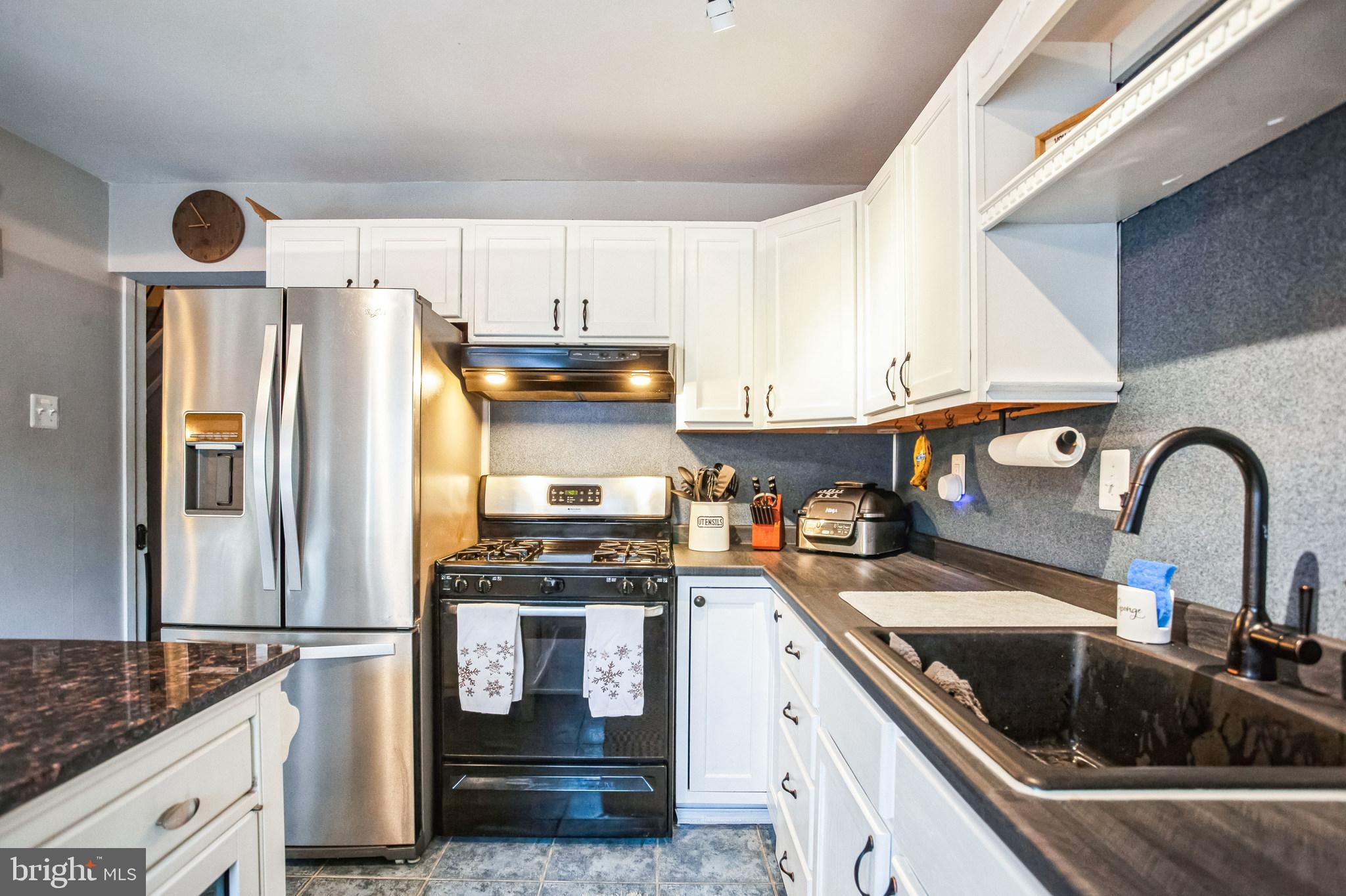 9268 Angus Place Philadelphia, PA 19114 - Photo 8 of 32