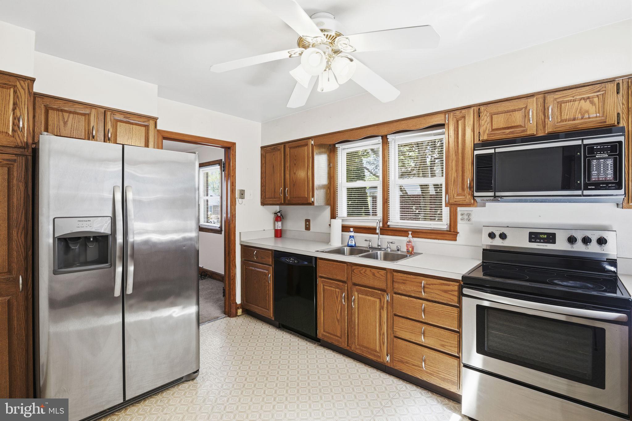 4 Brooks Road Bel Air, MD 21014 - Photo 5 of 21 Eat-in kitchen w/wood cabinetry & ceiling fan