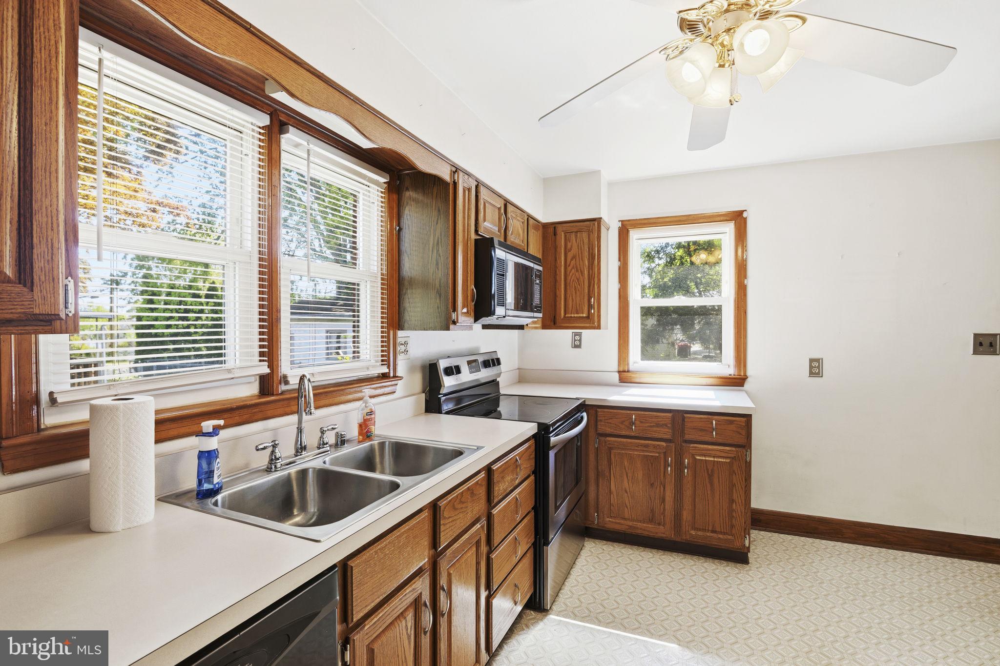 4 Brooks Road Bel Air, MD 21014 - Photo 6 of 21 Eat-in kitchen with double sink & space for table