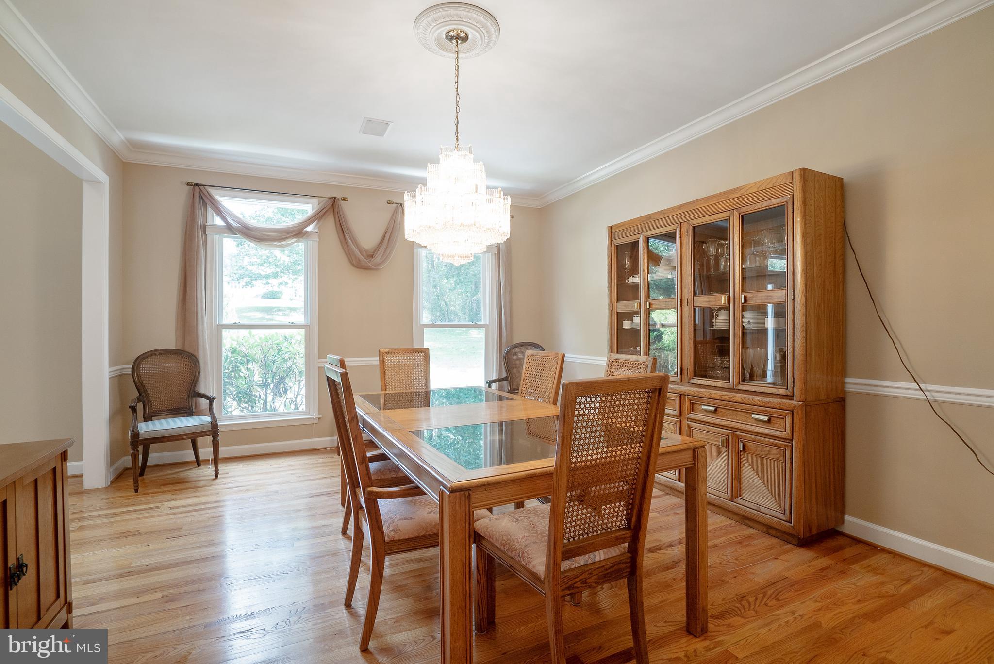 21310 Woodfield Road Gaithersburg, MD 20882 - Photo 9 of 34 Dining Room
