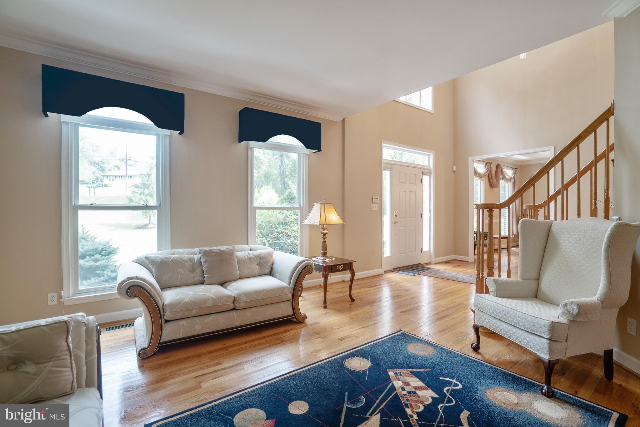 21310 Woodfield Road Gaithersburg, MD 20882 - Photo 10 of 34 Living Room