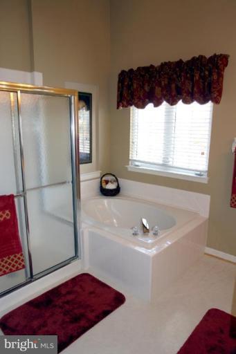 14452 Clubhouse Road Gainesville, VA 20155 - Photo 11 of 16 Master Bath