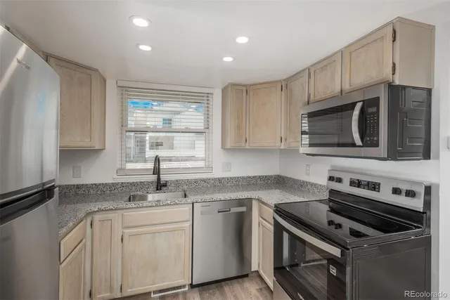 $260,000 | 961 South Pitkin Court, Aurora, CO 80017