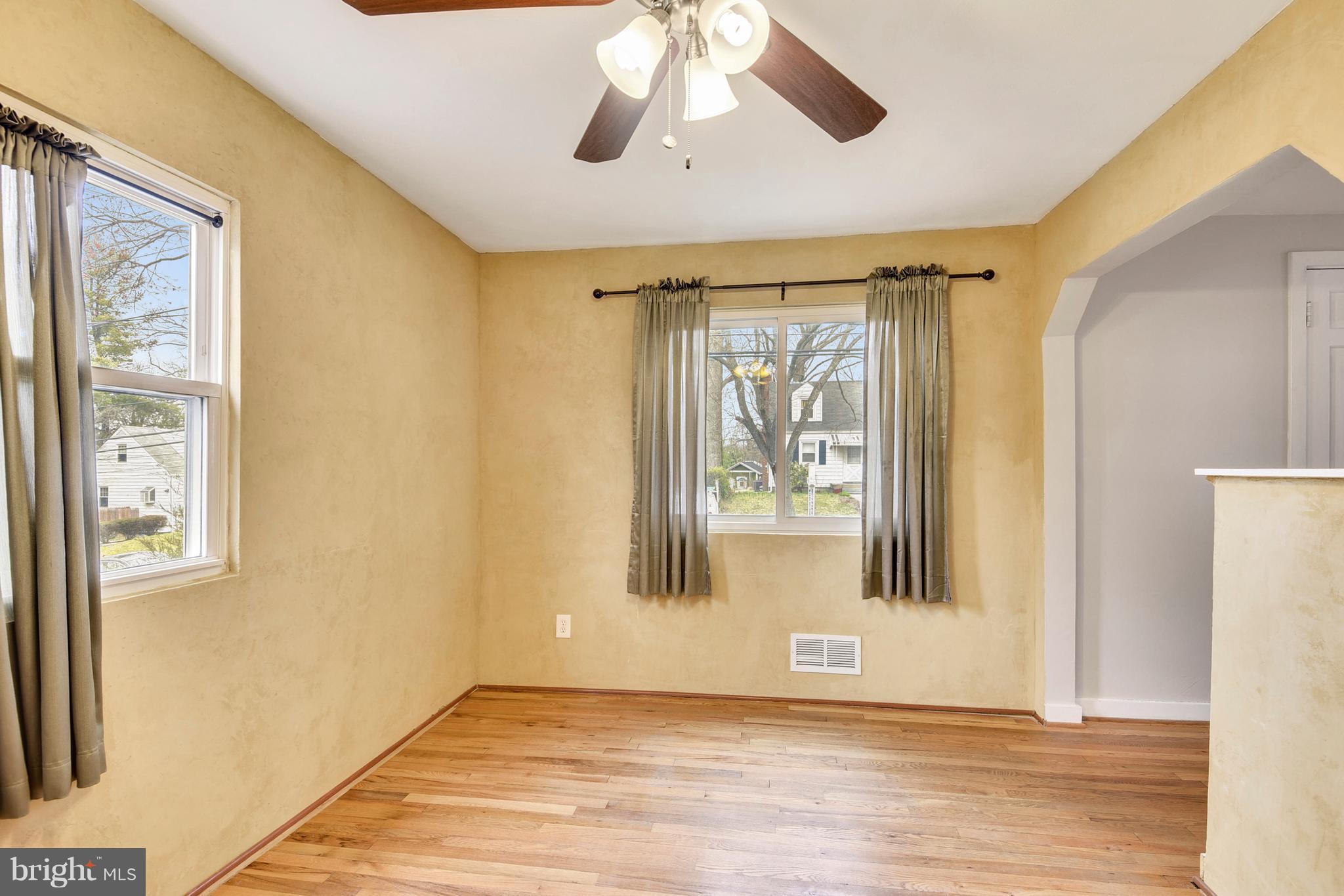 3522 Nimitz Road Kensington, MD 20895 - Photo 10 of 30 Kitchen With Large Table Space Area