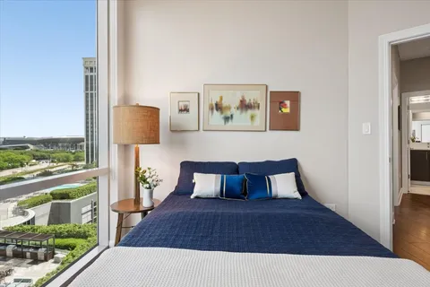 $1,055,000 | 1201 South Prairie Avenue, Unit 803, Chicago, IL 60605