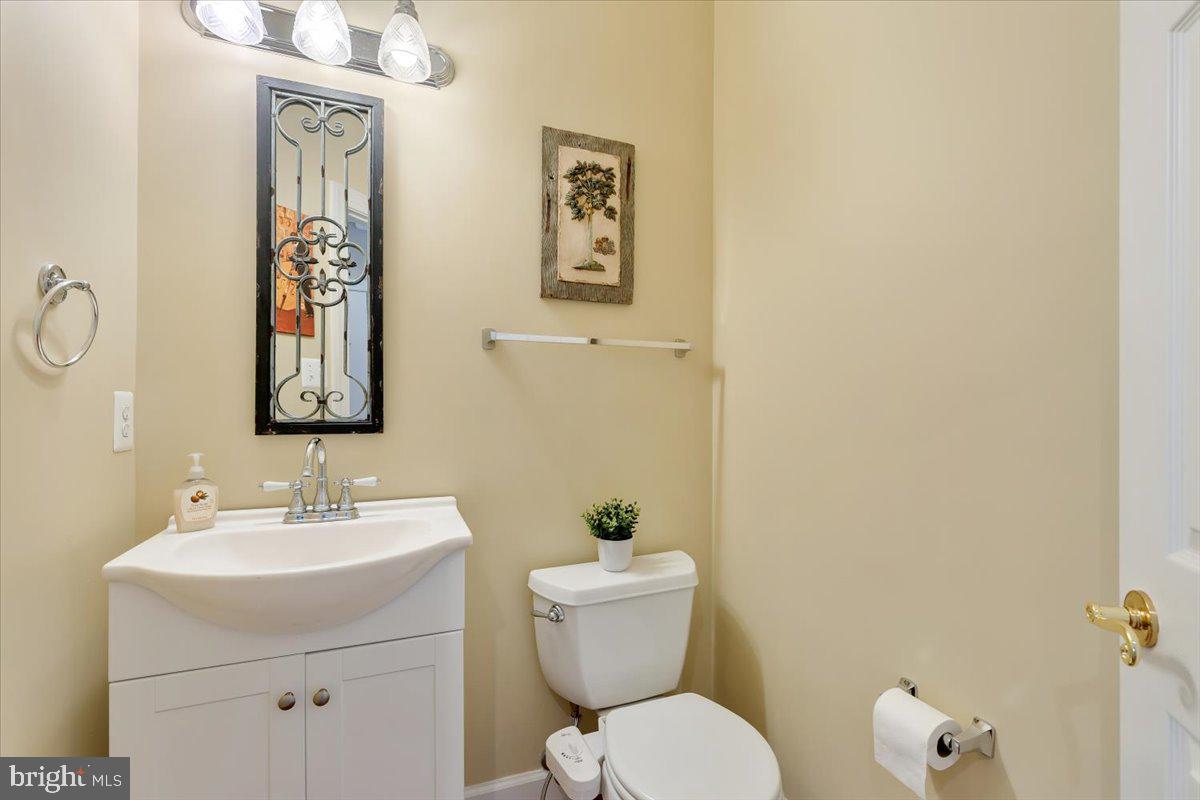 13714 Monet Court Chantilly, VA 20151 - Photo 28 of 58 a bathroom with a toilet sink and mirror