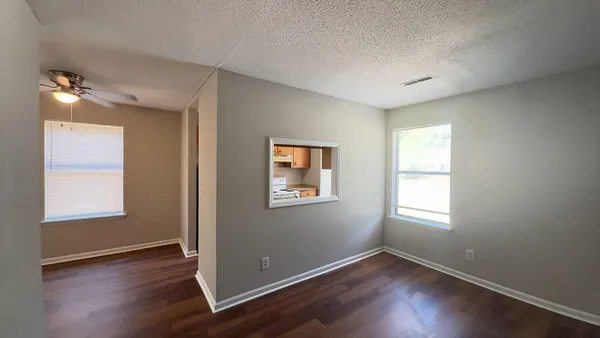 $1,250 | 152 Dorchester Manor Boulevard, Unit B, North Charleston, SC 29420