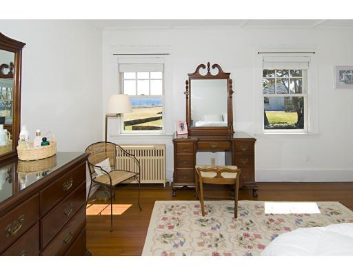 214 Atlantic Road Gloucester, MA 01930 - Photo 18 of 30 a living room with furniture and a wooden floor