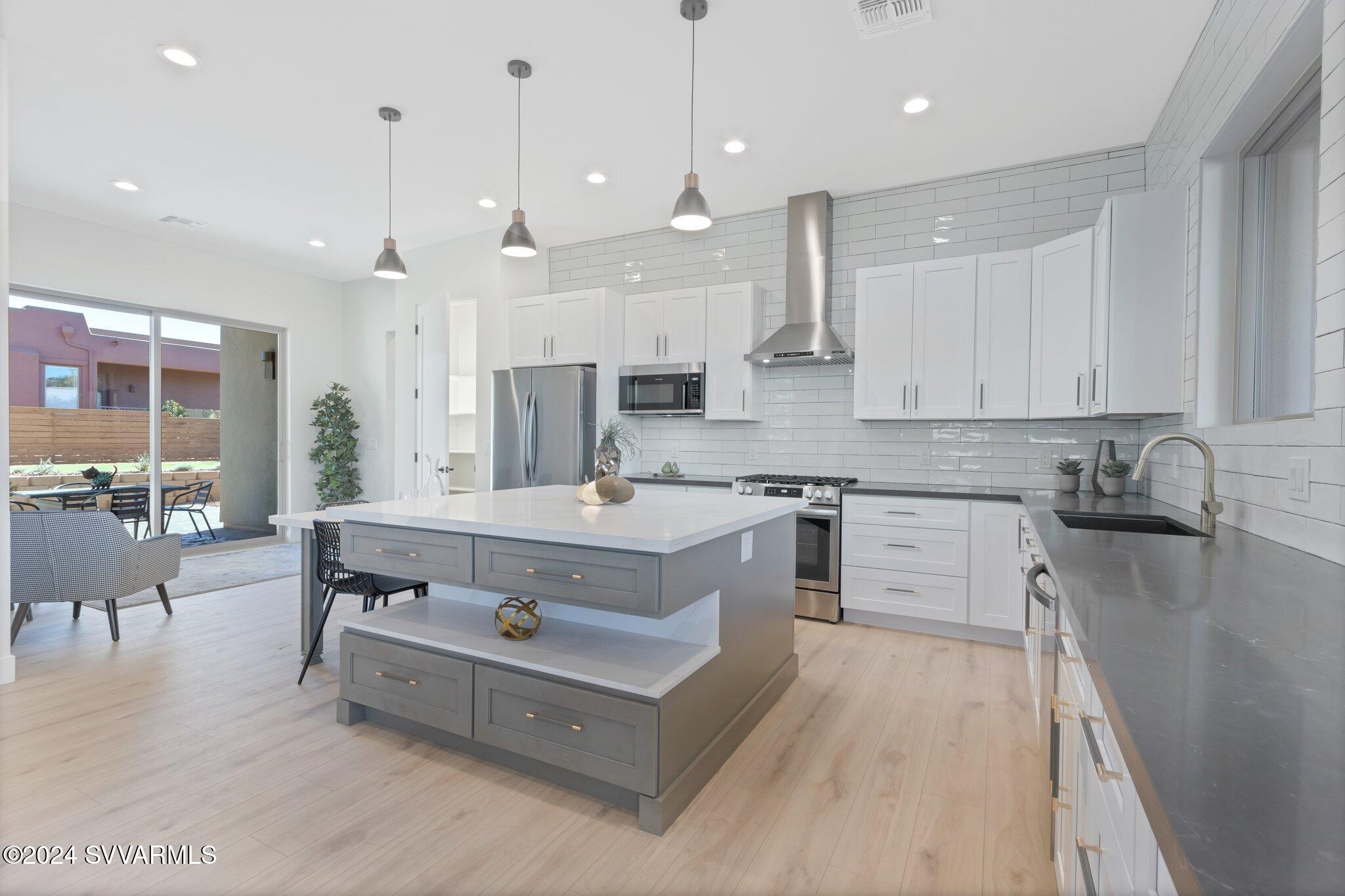 160 Roca Roja Road Sedona, AZ 86351 - Photo 11 of 26 kitchen