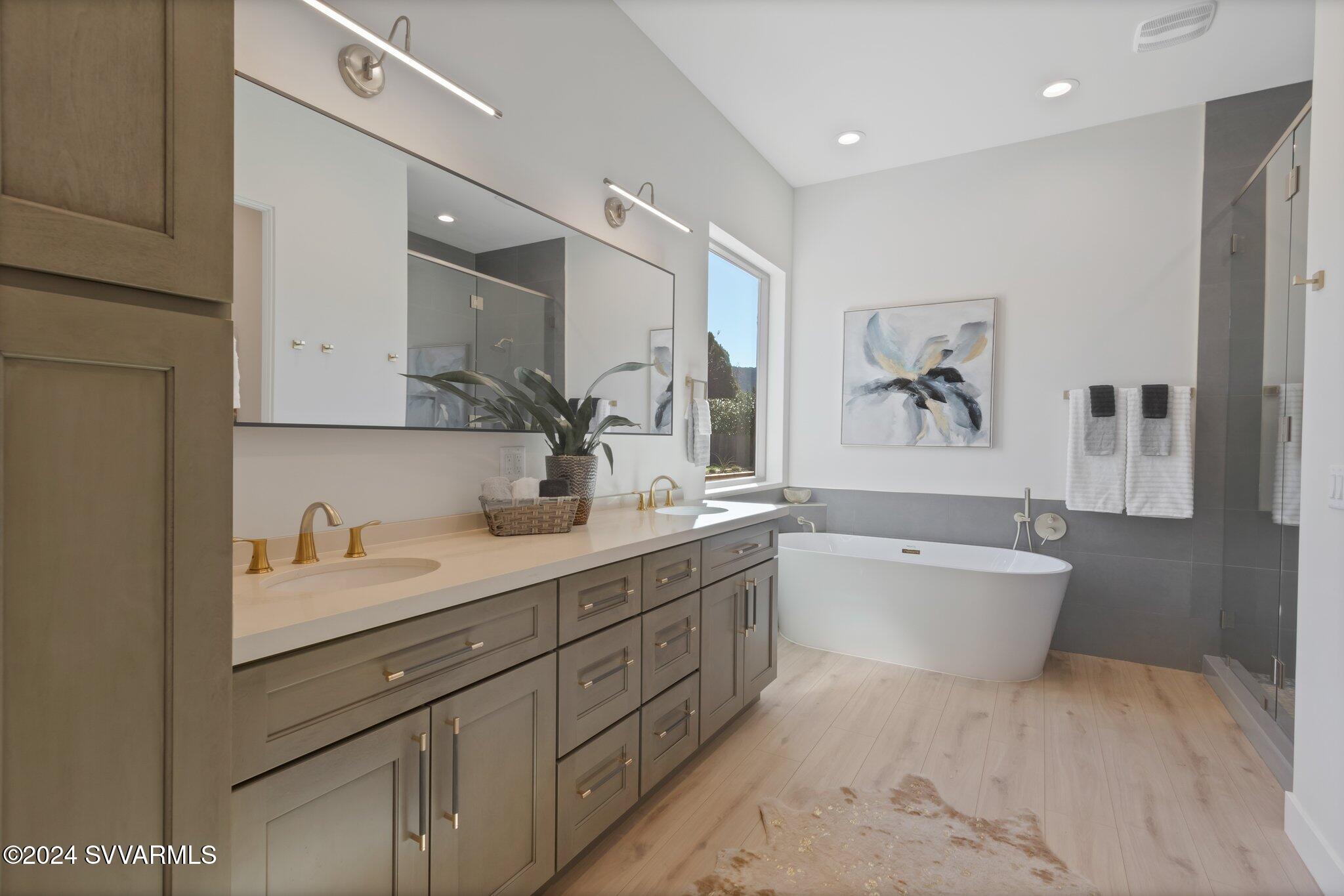 160 Roca Roja Road Sedona, AZ 86351 - Photo 16 of 26 primary bath