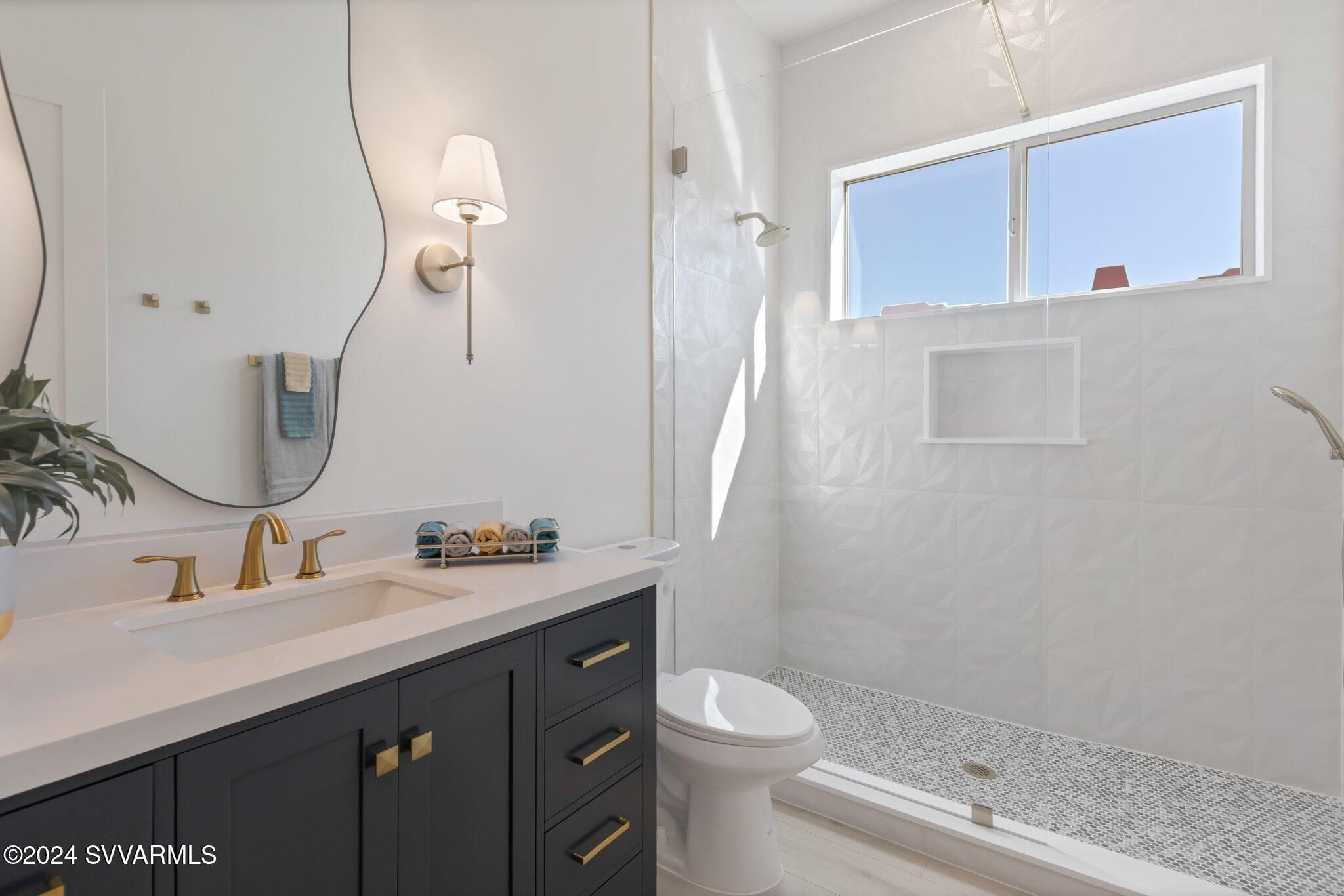 160 Roca Roja Road Sedona, AZ 86351 - Photo 21 of 26 guest bath