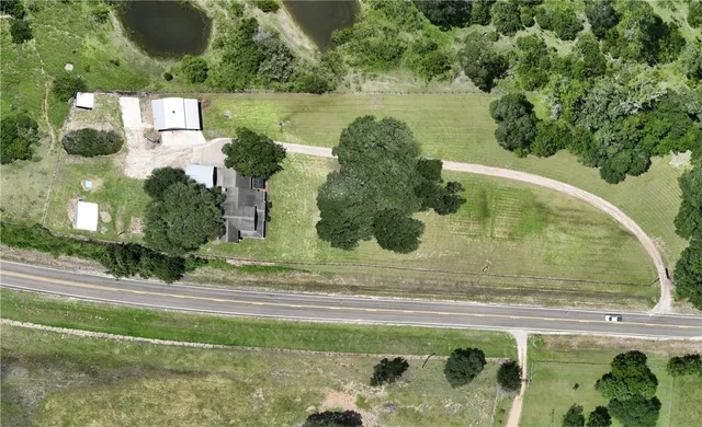 a view of a yard in front of the house