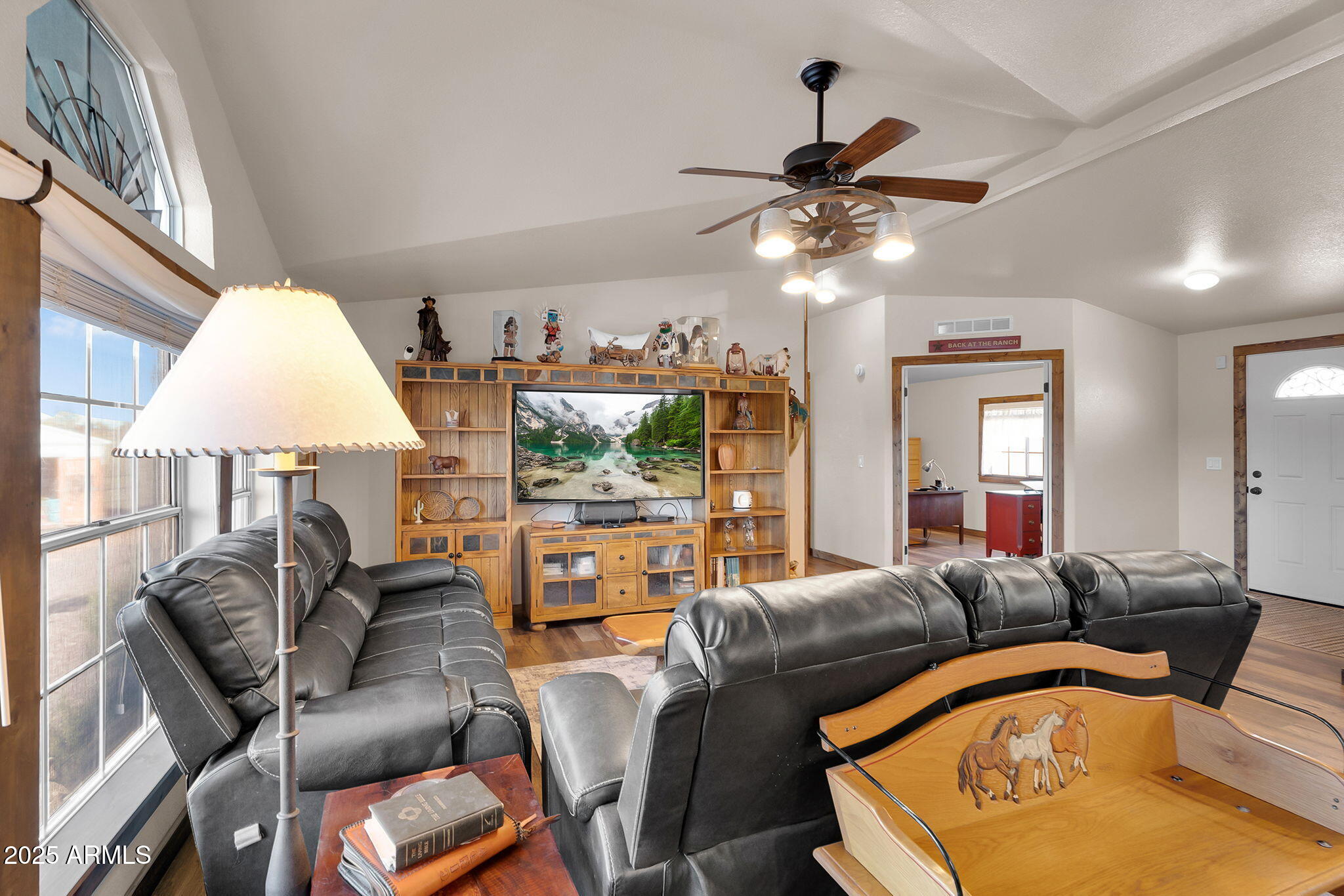 1218 East Sentinel Rock Road Phoenix, AZ 85086 - Photo 17 of 72 6-web-or-mls-Sentinel Rock -9