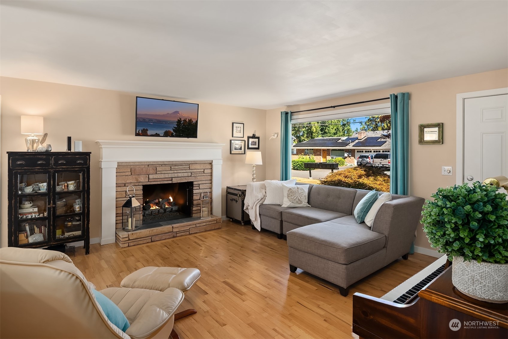 8024 213th Street Southwest Edmonds, WA 98026 - Photo 3 of 24 Gallery Image 3