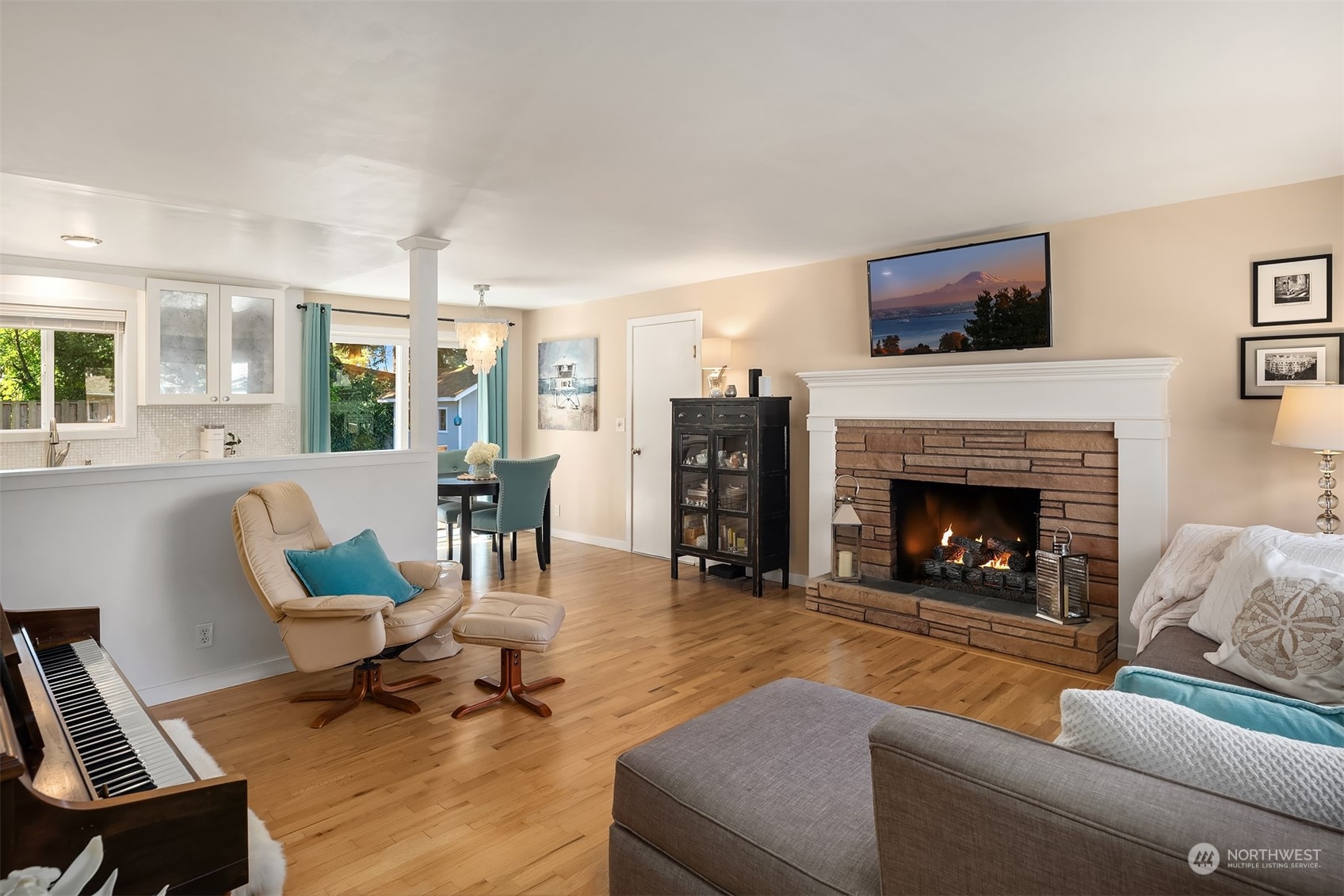 8024 213th Street Southwest Edmonds, WA 98026 - Photo 4 of 24 Gallery Image 4