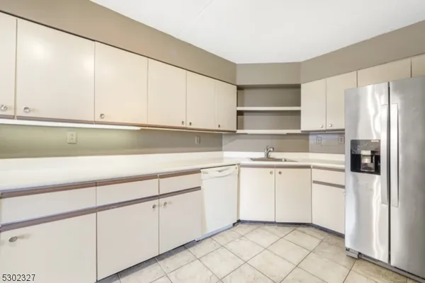 $2,800 | 1055 River Road, Unit 814, Edgewater, NJ 07020