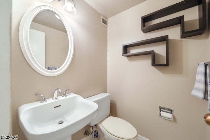 1055 River Road, Unit 814 Edgewater, NJ 07020 - Photo 12 of 33