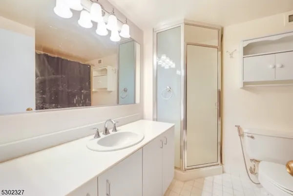 $2,800 | 1055 River Road, Unit 814, Edgewater, NJ 07020