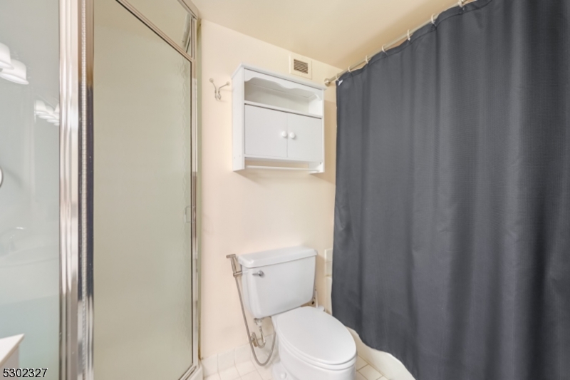 1055 River Road, Unit 814 Edgewater, NJ 07020 - Photo 15 of 33