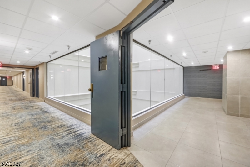 1055 River Road, Unit 814 Edgewater, NJ 07020 - Photo 17 of 33