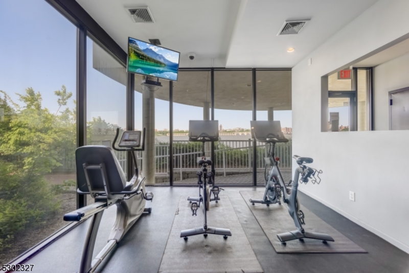 1055 River Road, Unit 814 Edgewater, NJ 07020 - Photo 20 of 33