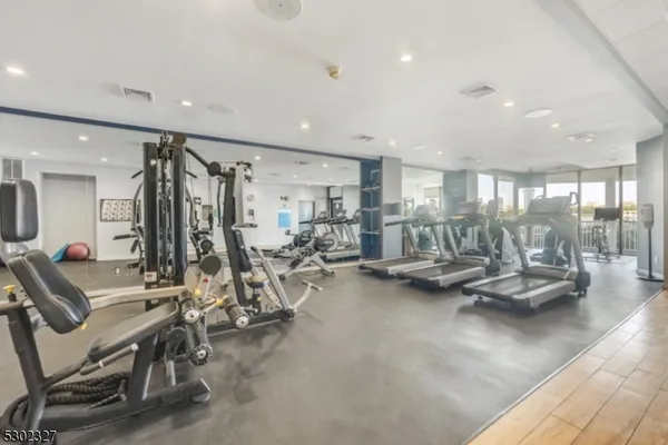 $2,800 | 1055 River Road, Unit 814, Edgewater, NJ 07020