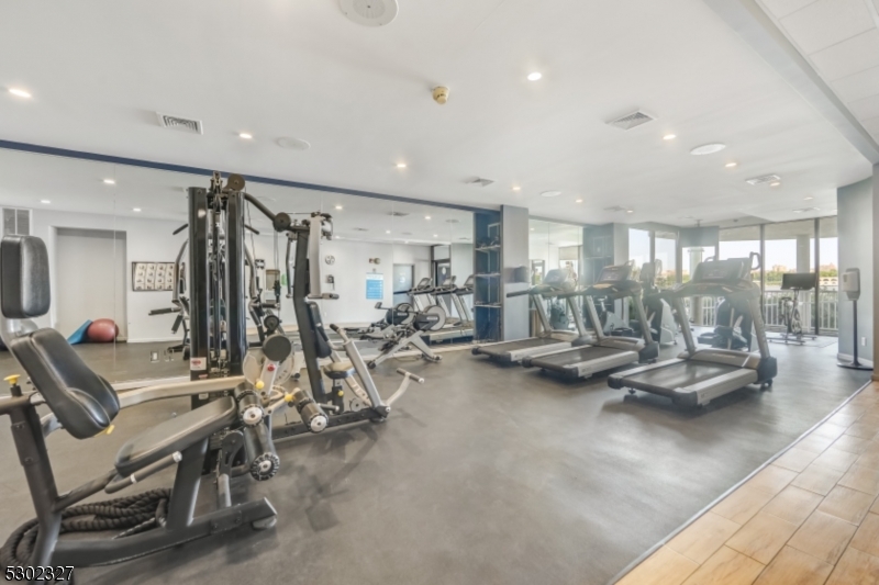 1055 River Road, Unit 814 Edgewater, NJ 07020 - Photo 21 of 33