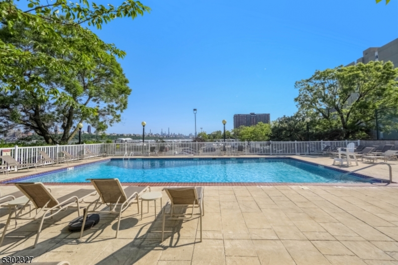 1055 River Road, Unit 814 Edgewater, NJ 07020 - Photo 22 of 33