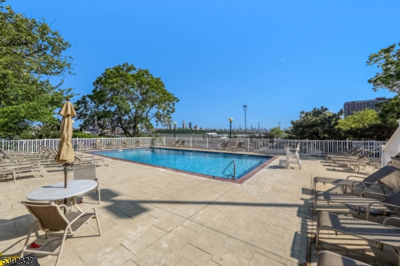 1055 River Road, Unit 814 Edgewater, NJ 07020 - Photo 23 of 33