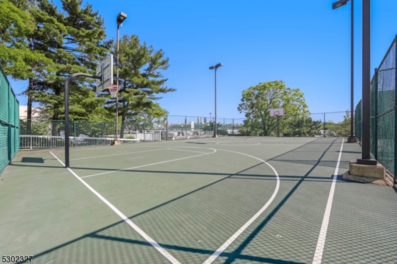 1055 River Road, Unit 814 Edgewater, NJ 07020 - Photo 24 of 33