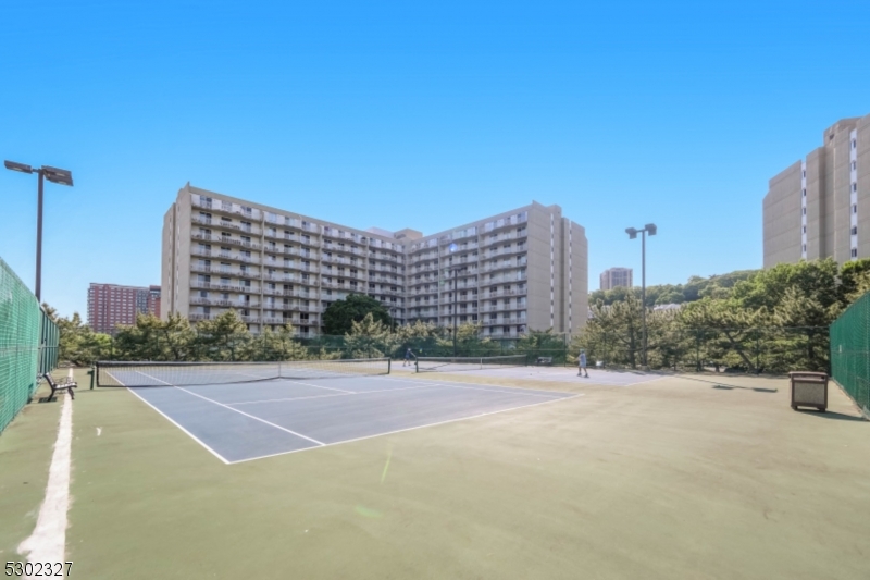 1055 River Road, Unit 814 Edgewater, NJ 07020 - Photo 25 of 33