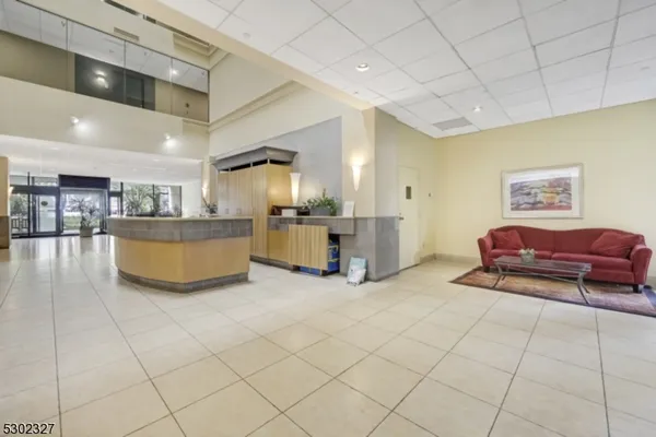 $2,800 | 1055 River Road, Unit 814, Edgewater, NJ 07020