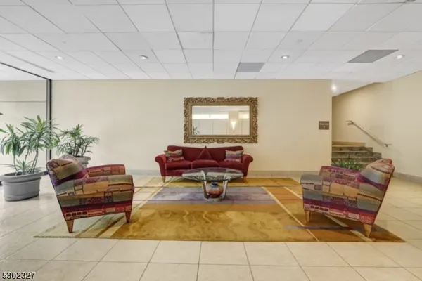 $2,800 | 1055 River Road, Unit 814, Edgewater, NJ 07020