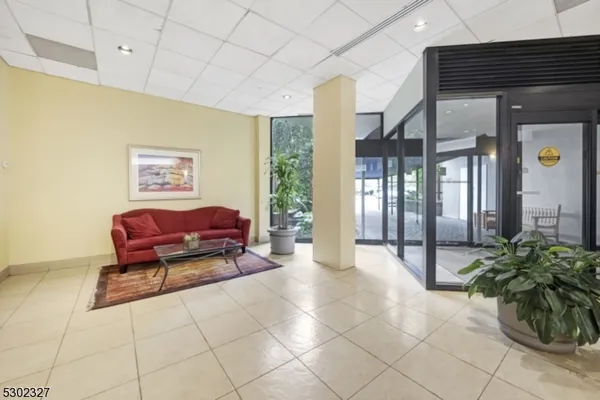 $2,800 | 1055 River Road, Unit 814, Edgewater, NJ 07020