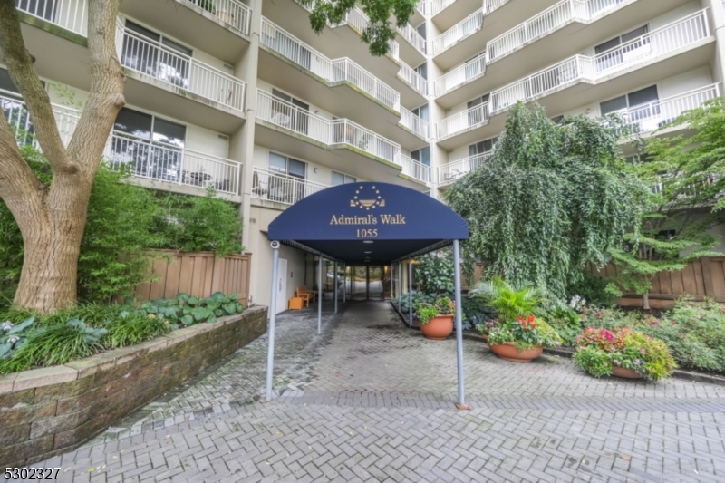 1055 River Road, Unit 814 Edgewater, NJ 07020 - Photo 29 of 33