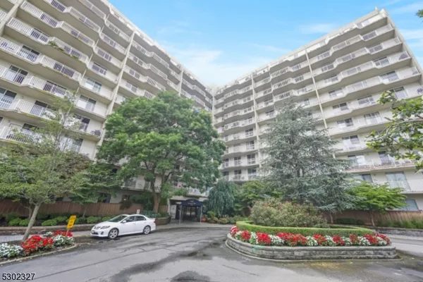 $2,800 | 1055 River Road, Unit 814, Edgewater, NJ 07020